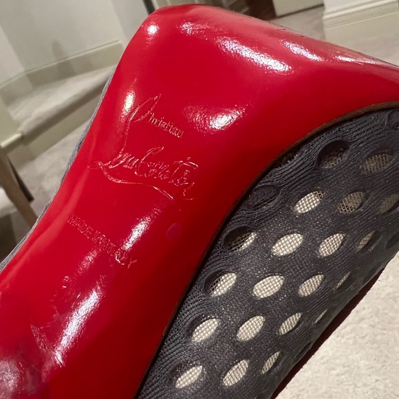 CHRISTIAN LOUBOUTIN Fishnet Suede Follies Resille 100 Pumps 38 Pre-Loved - Picture 15 of 16